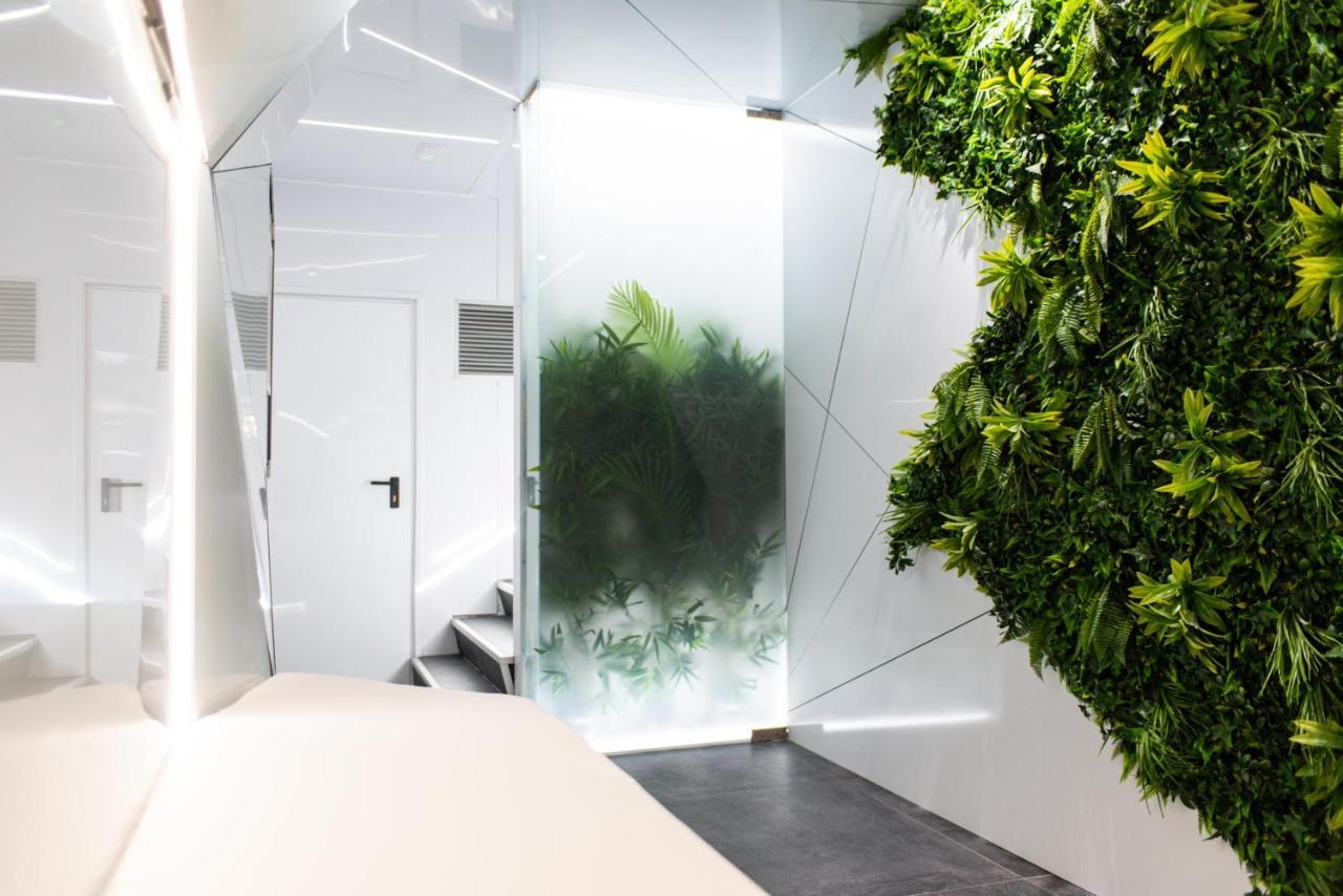 Capsule hotel Optimi *