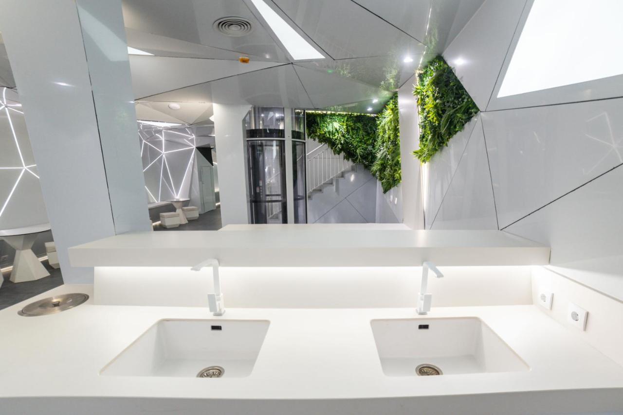 Optimi Capsule hotel